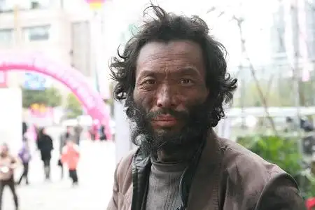 贵阳街头流浪汉