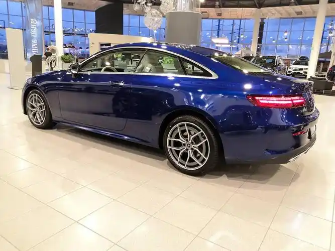 新款奔驰e级双门轿跑实车实力派的颜值运动家