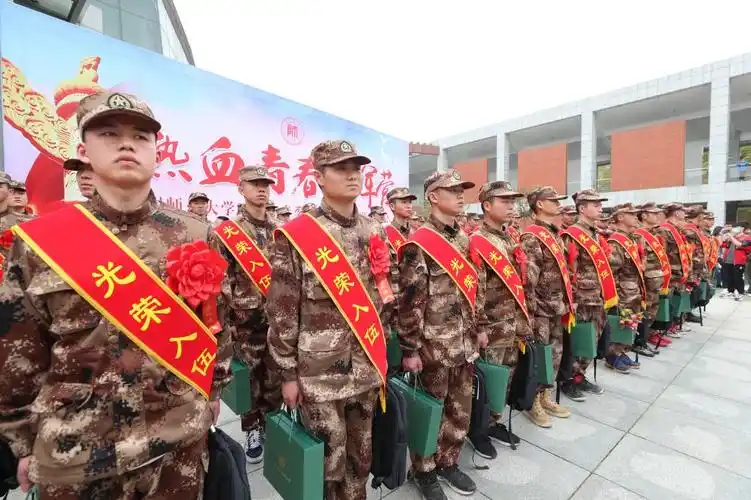 热血青春献军营学校举办2021年春季大学生应征入伍欢送会