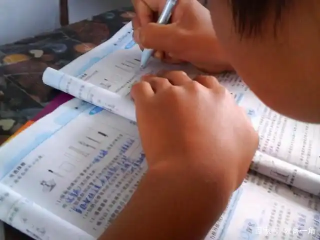 中学生"抄作业"的尴尬经历,b抄成6不算啥,过分的还有这些