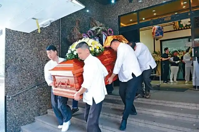 香港"贼王"叶继欢出殡 约120名亲友出席