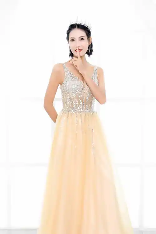 来一波礼服礼仪美照片欢迎约拍