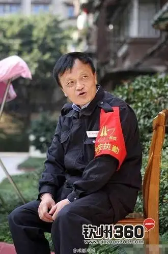 马云当保安了这位哥们长相酷似马云走红网络网友难怪阿里不推出刷脸
