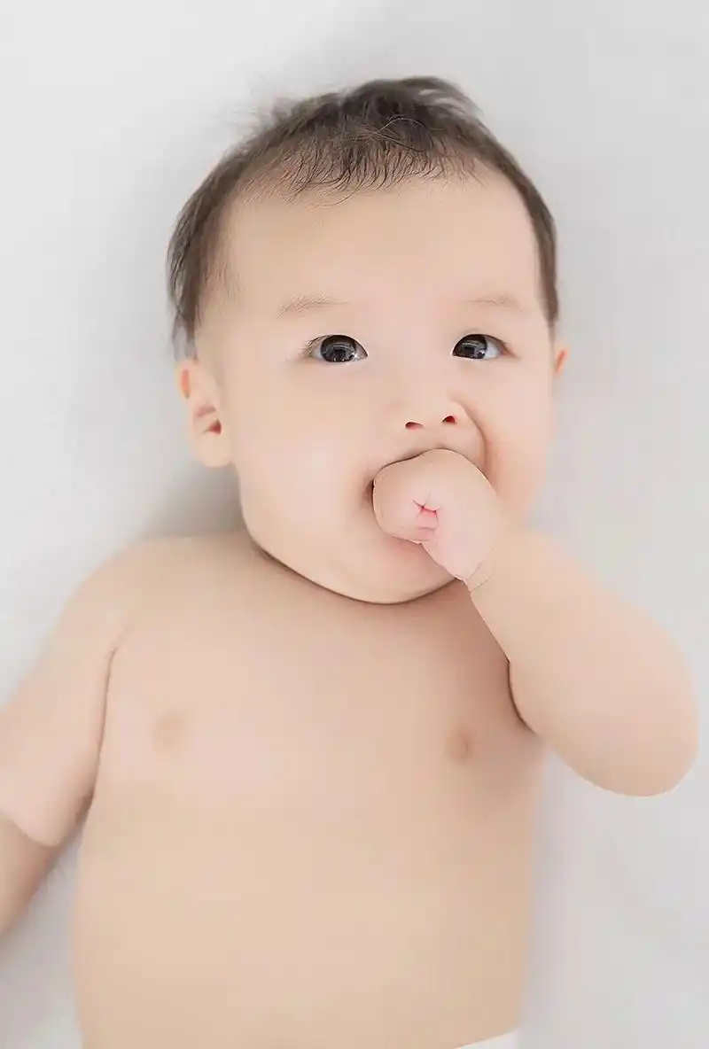 听说评论区可以发照片了 可以看看你家宝宝吗#吃手手的小可爱  - 抖音