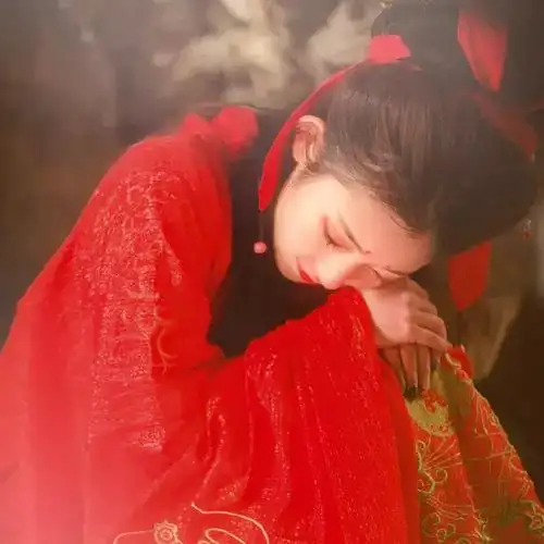 唯美红衣古风女生头像|拾尽春花皆是你