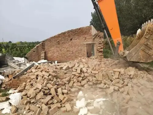 拆除现场暮色降临,拆除工作仍在继续通讯员/王云贵返回搜狐,查看更多