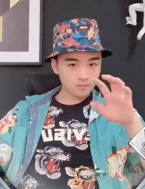 和平精英牧童挑战漫画脸颜值清秀上镜实力主播太低调