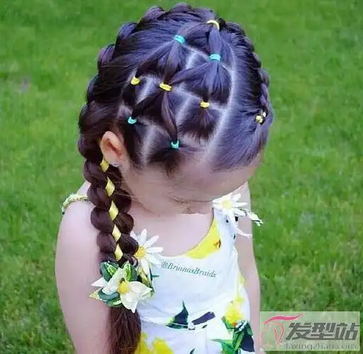 小女孩的头发怎么会好看?