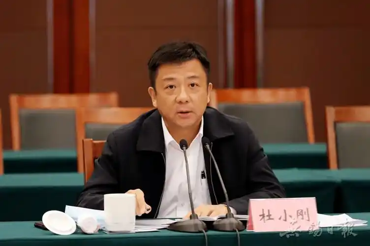 杜小刚视频连线宜兴市疫情防控应急指挥部等地以最严态度最实举措打赢