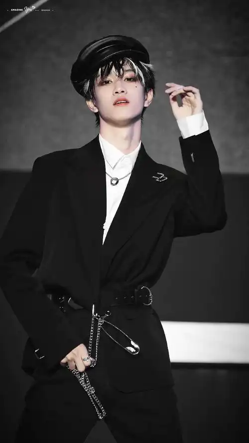 舞台指路另一栋安利楼  快乐狗勾敖子逸的舞台(更新中)[视频]  [视频]