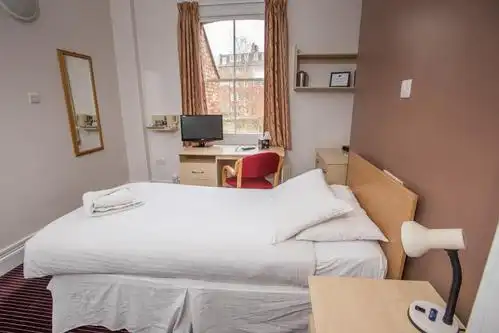 牛津郡 → 431家住宿  牛津的酒店 → 146家住宿  牛津大学瑞雷楼