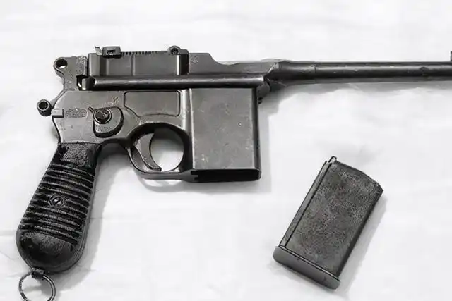 抗战时的"二十响"在欧洲没有市场,被看作识别八路军军官的标志