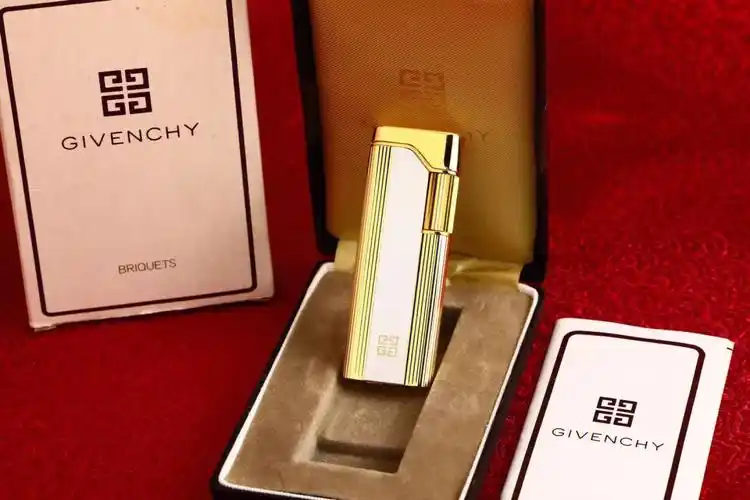 打火机  #纪梵希 #送礼  #送男朋友的礼物  #送女朋友礼物