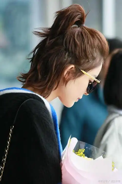 短发扎发对于学生党来说,既要简单快捷,又要清爽可爱.