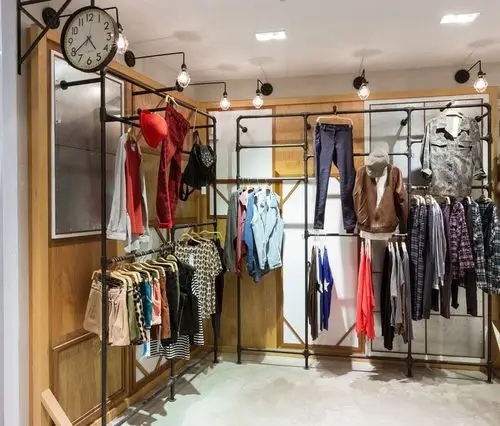 小型精品女装服装店欧松板形象墙造型设计图片