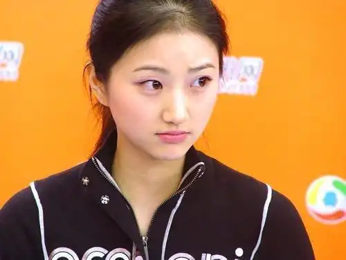 景甜十年前旧照曝光双眼皮跟现在很不一样图