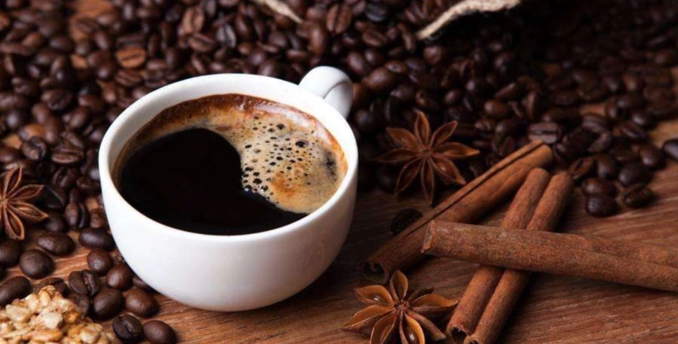 实质上就是黑咖啡(black coffee)