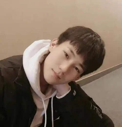 宋亚轩换新发型, 终于不是一九分!