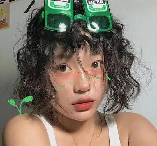 精选100张搞怪沙雕女孩头像