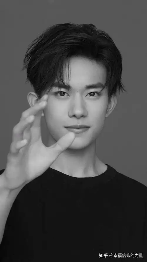 一封信让网友愤怒,9000万粉丝的光环下,是被父母强迫的悲惨人生