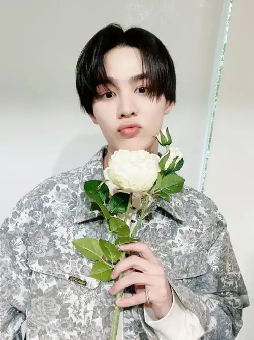 威神v成员钱锟会变魔术会做饭是我们最温暖的锟哥啊