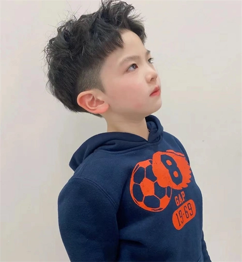 2-8岁小男孩发型 铲青 雕刻时尚吸睛_儿童发型 - 美发站