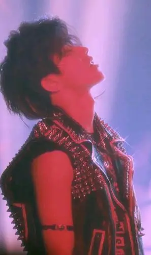 男明星"喉结杀",蔡徐坤魅惑,王俊凯青涩,就服王一博