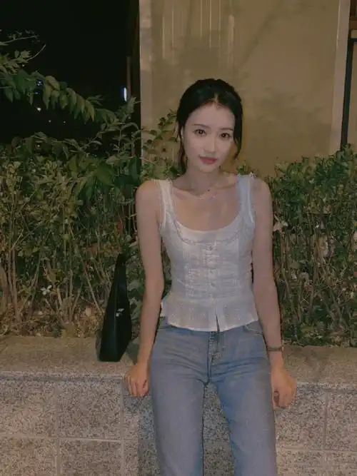 孙怡晒自拍脸圆一大圈自侃夜宵没白吃