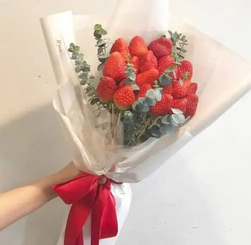 life | 想收到一束这样的草莓花束