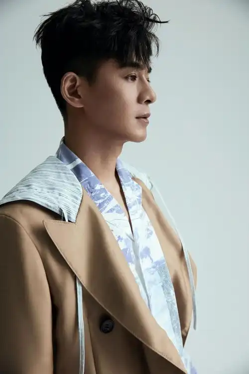 乔振宇最新时尚大片气场全开 曝自己"保养"秘诀