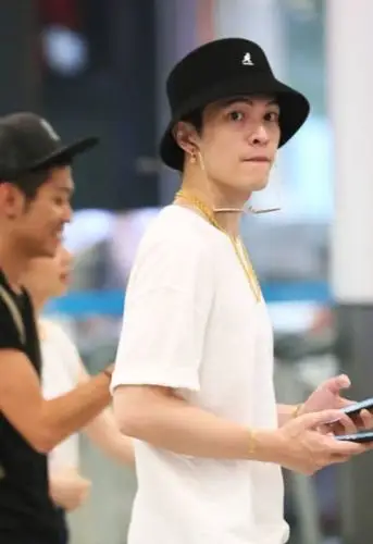 "皮裤女王"邓紫棋衣品飞涨,靠的是他?_markngai