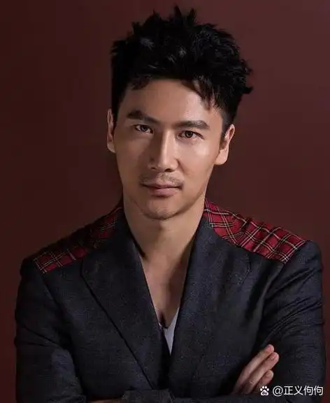 闫妮与男友旧照曝光:分手时男方半夜纠缠 闫妮与前男友王启名的亲密