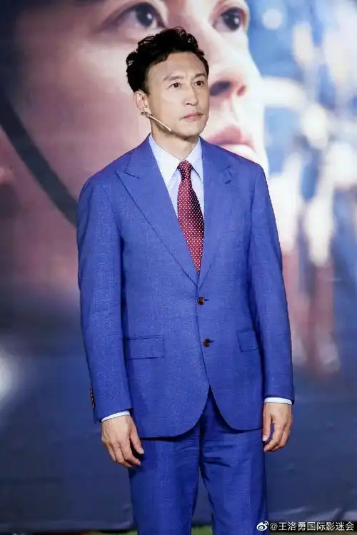 王洛勇殿堂级帅大叔亮相电影70载 今天是你的生日晚会