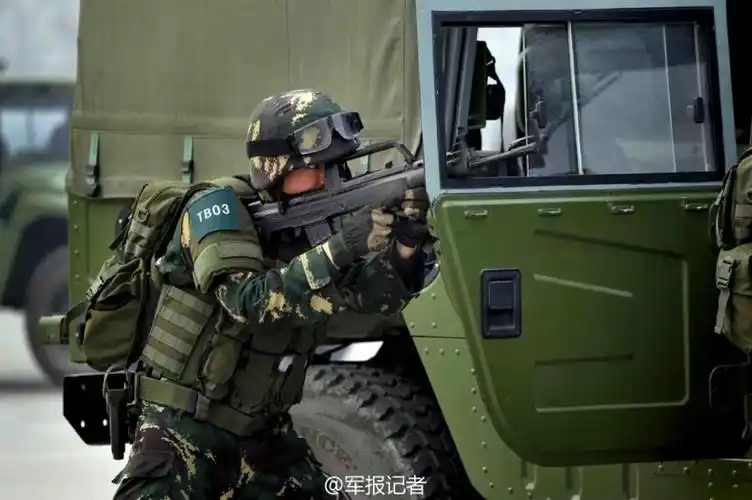解放军特种作战部队配时髦模块化单兵装具