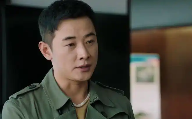 随着剧情的更新,罗晋饰演的男三号关涛也跟着闪亮登场,而作为演技派