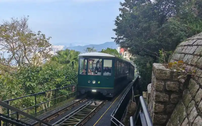 【登太平山顶 揽维港全景】香港太平山顶缆车(中环总站-山顶总站)全程