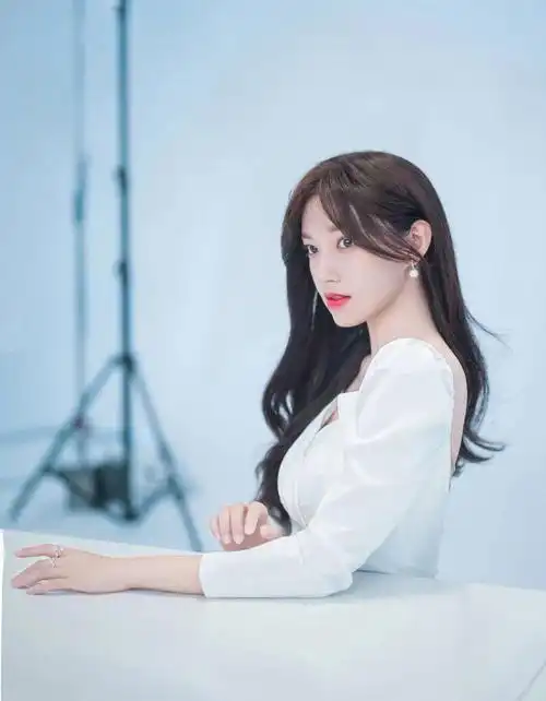 程潇的衣品真是好丰满身材恰到好处地展现一点不臃肿