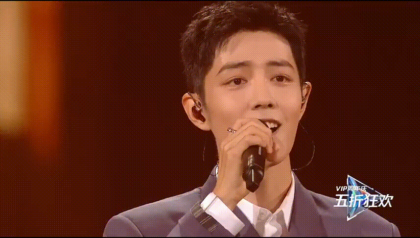 小飞侠为了支持肖战,整个场馆变为了一片红海,看得我感动死了!