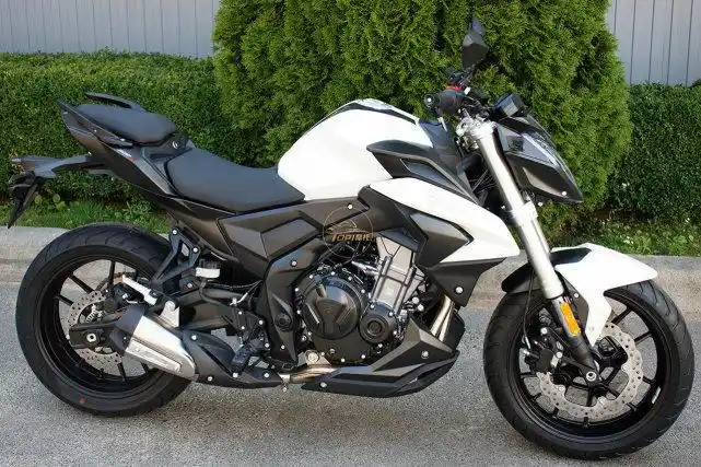 零百加速5秒出头 无极500r实拍 国产最好的中量级街车,摩托范-哈罗