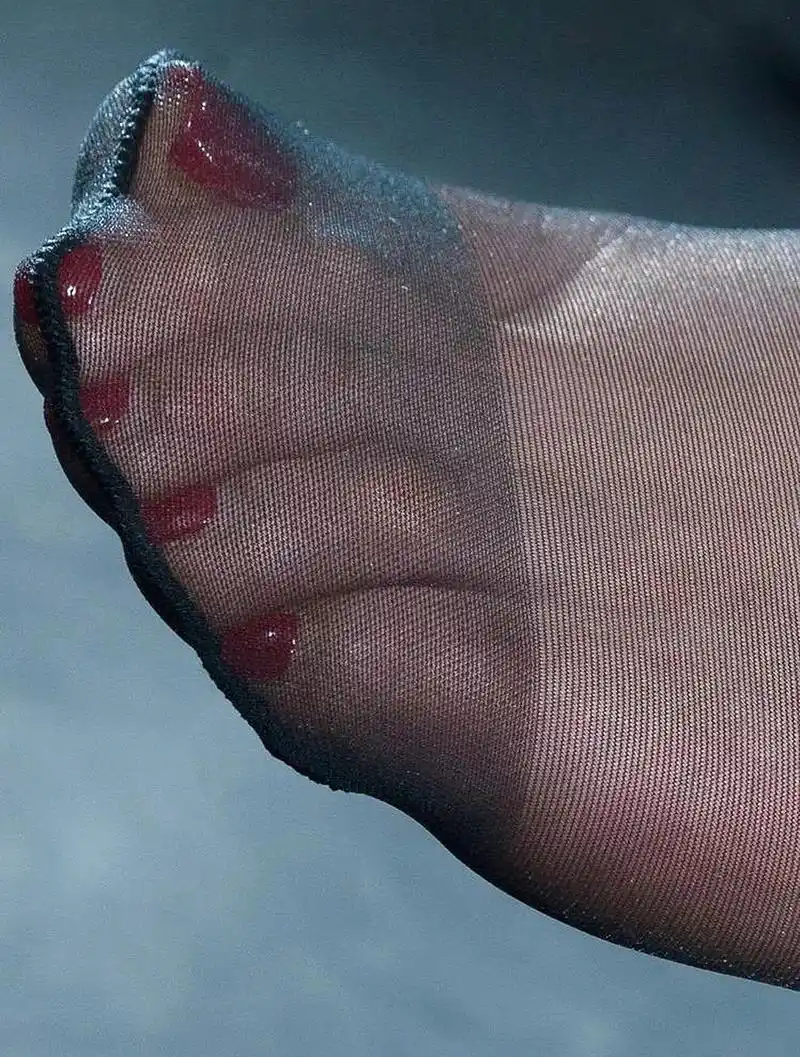 今日份的黑丝脚尖透明特写#丝袜