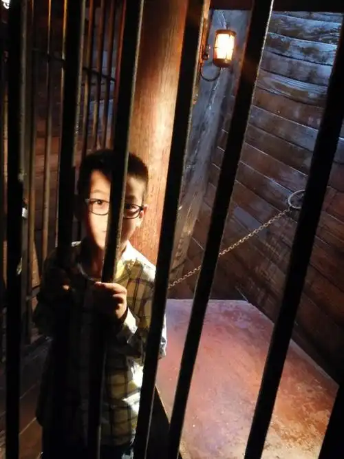 由迪士尼入园禁止自带食品谈企业的定价策略及卫生管理事宜