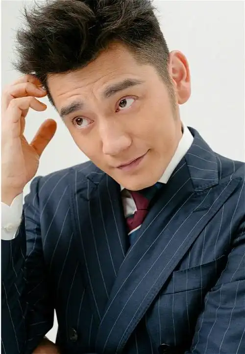 娱乐圈又爆强奸案,灌酒拖入房间,撕烂女孩衣服,醒来时一丝不挂