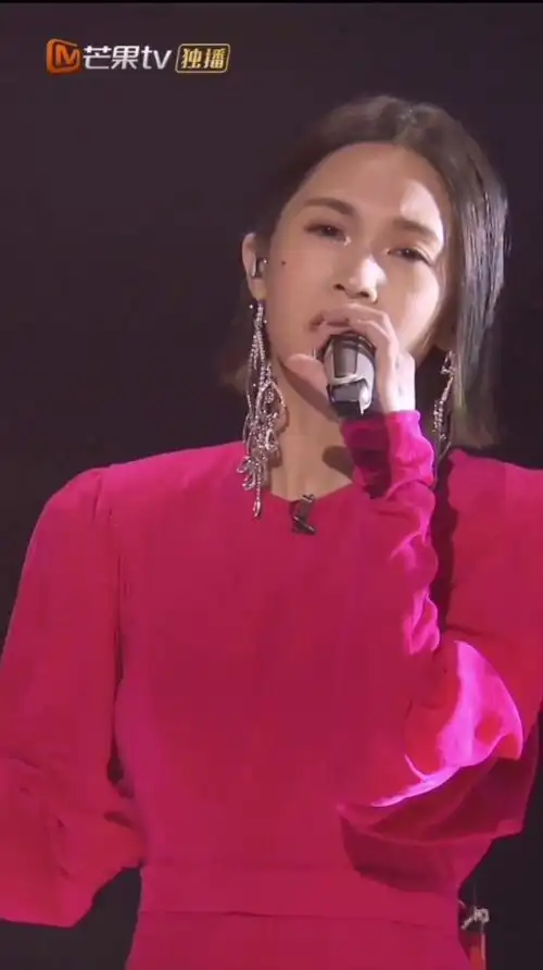 杨丞琳 《起风了》舞台直拍 ,一开口就是浓浓的杨丞琳味道
