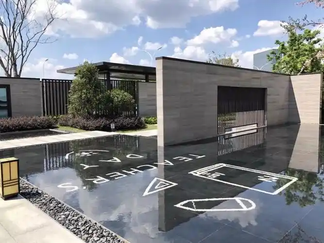 春是水波里的温度水系里的春这些石子堆叠的创作,也是恰逢其时的文艺.