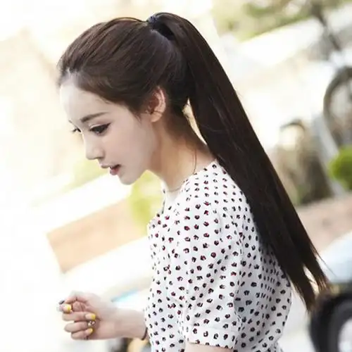 中长直发怎么扎马尾好看