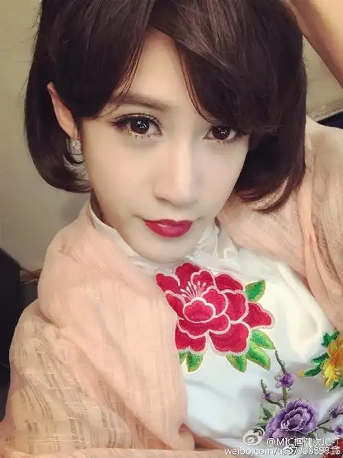 令人惊叹的男扮女装#檀健次必须拥有姓名 . 来自额外之音 - 微博