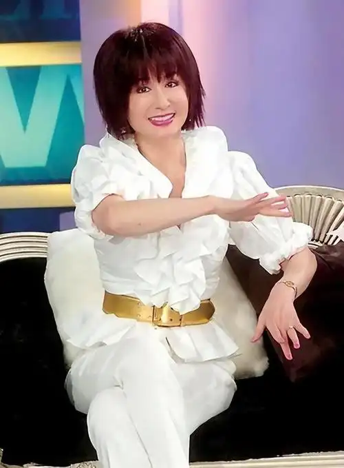 "冻龄女神"都是假的!离开化妆和精修,生图状态"一言难尽"