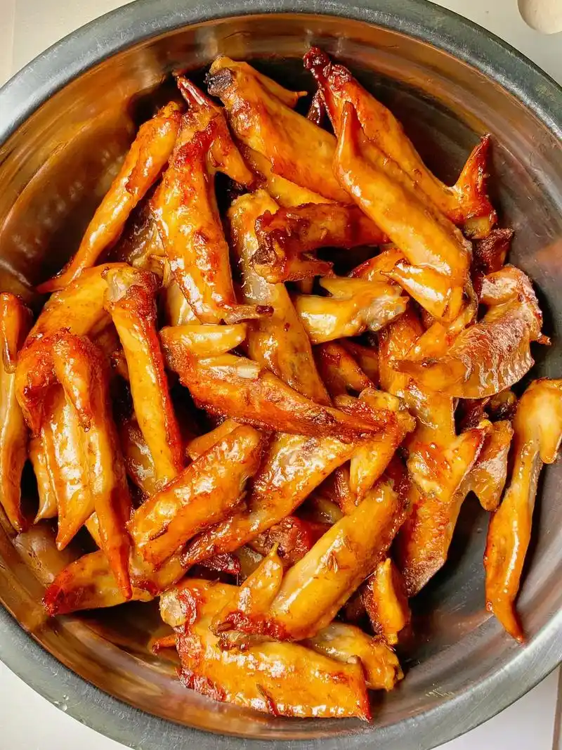 空气炸锅烤鸡翅尖.宅家今天烤翅尖真是太美味了! 有没有爱啃 - 抖音