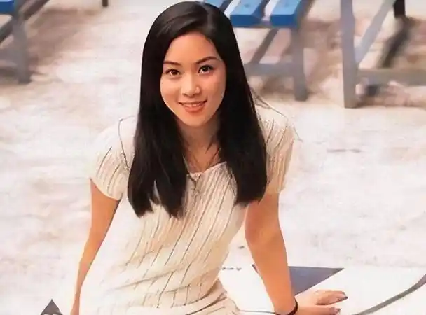 "千亿儿媳"徐子淇近照曝光!瘦后模样变化大,遭网友嘲像上班族