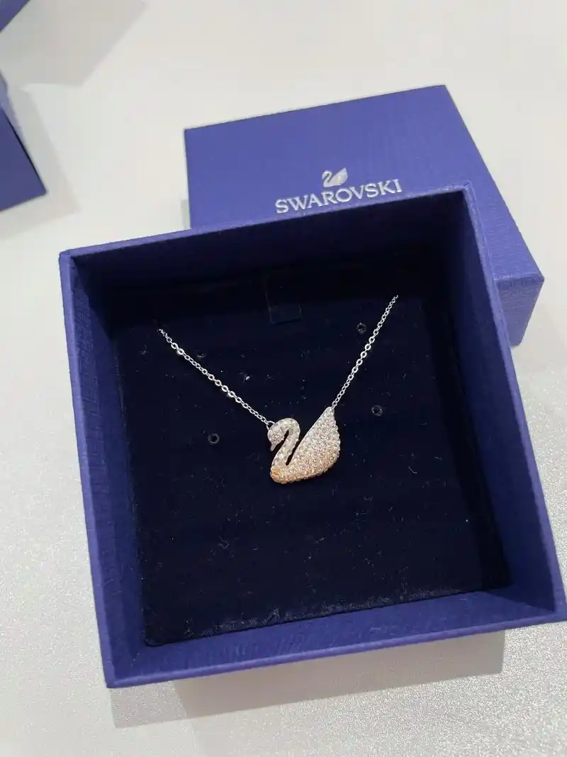 矢志不渝的爱情 施华洛世奇黑天鹅项链配专 - 抖音